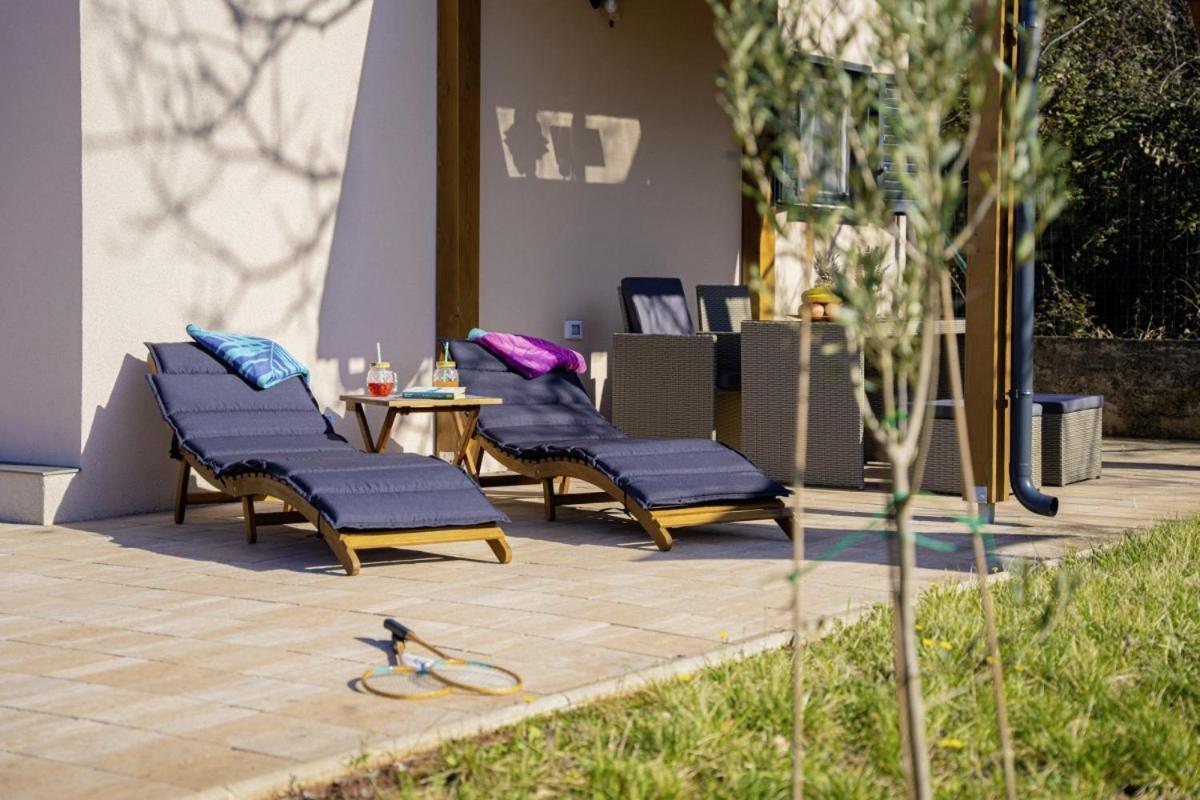 Modean In Pula - Haus Fuer 2-3 Personen Villa Bagian luar foto