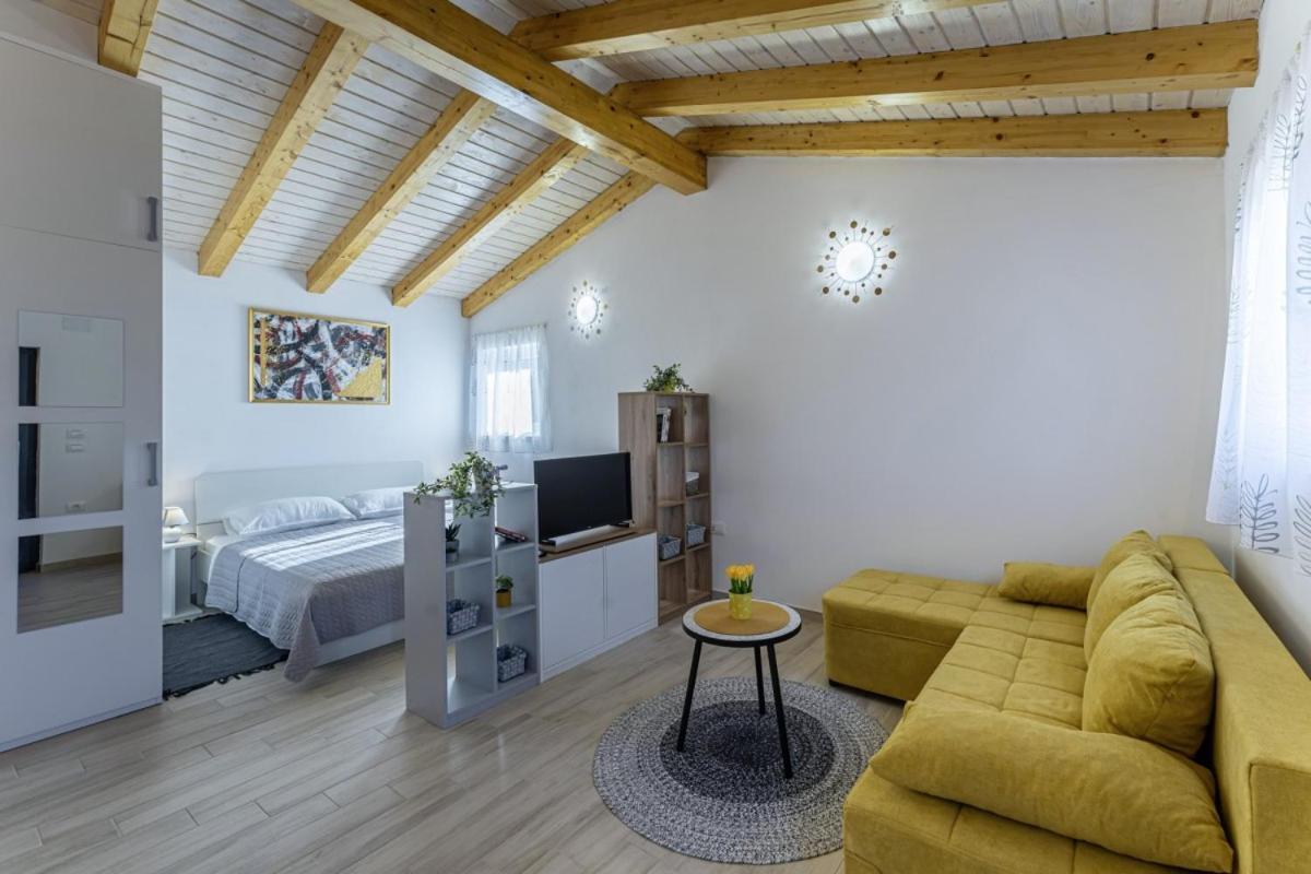Modean In Pula - Haus Fuer 2-3 Personen Villa Bagian luar foto