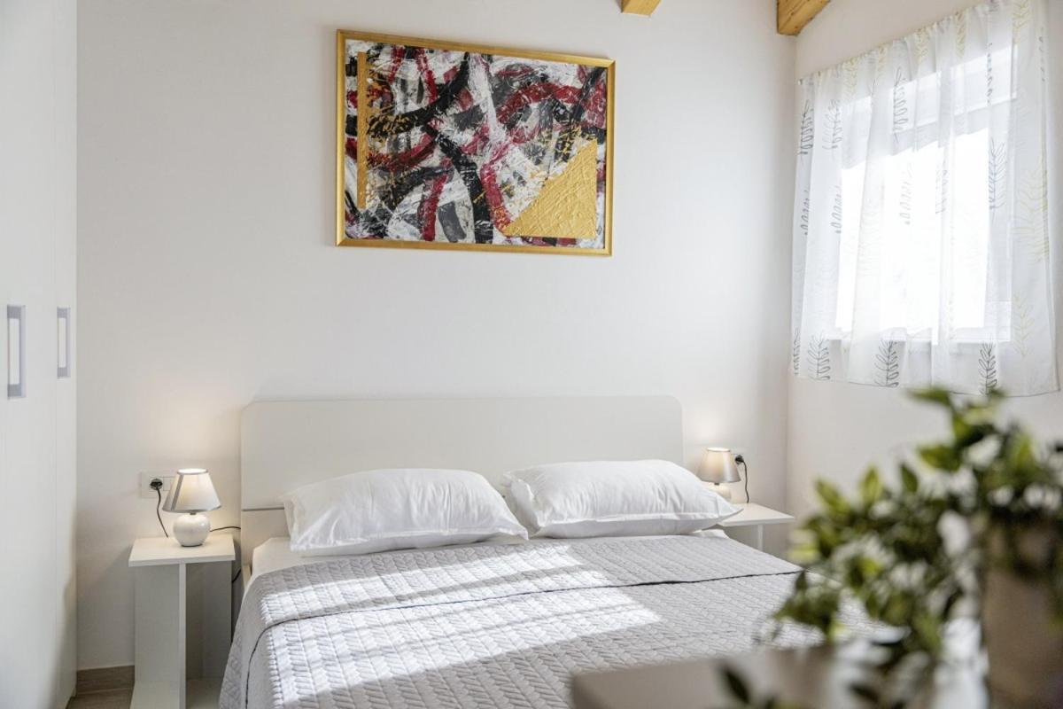 Modean In Pula - Haus Fuer 2-3 Personen Villa Bagian luar foto