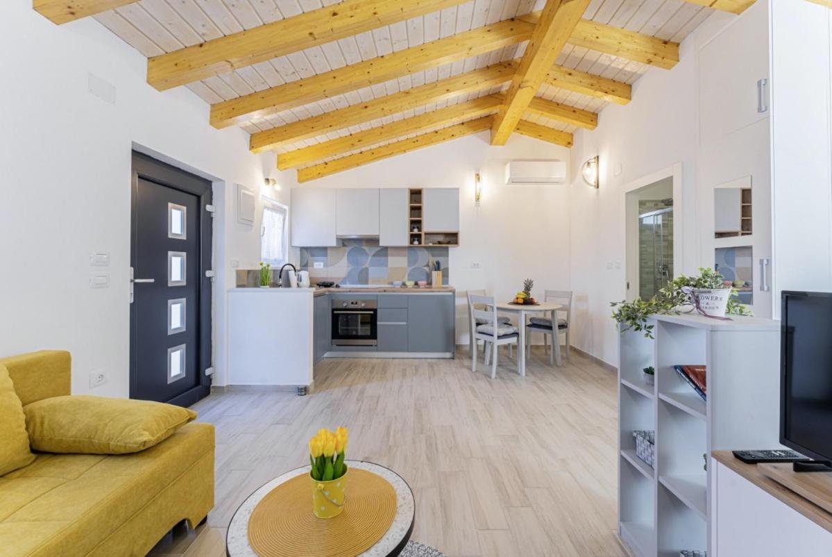 Modean In Pula - Haus Fuer 2-3 Personen Villa Bagian luar foto
