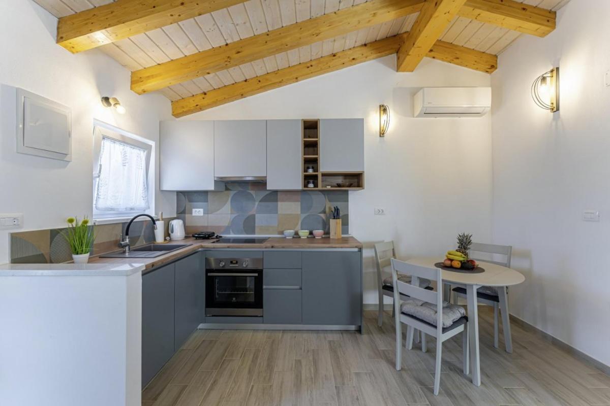 Modean In Pula - Haus Fuer 2-3 Personen Villa Bagian luar foto